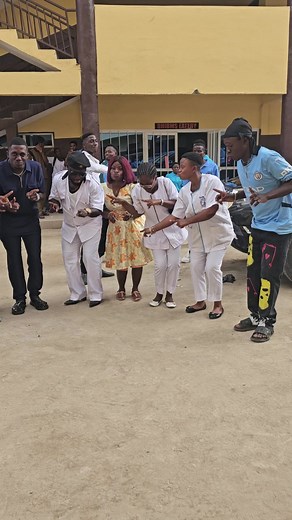 spaco_lee_de_comedian (@spaco_lee_de_comedian)’s videos with Chop small small - Spaco Lee