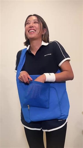 里田 まい （Mai Satoda） on Instagram: "たためる2wayバッグ 本日発売ですインスタです💛💙🖤 @the_mine_collection"