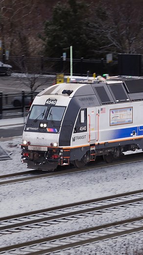 NJT ALP-45DP No. 4540 leads a train out of Secaucus Junction on a cold January morning! | Trainiac Productions