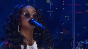 8.4K views · 152 reactions | Enjoy an unforgettable hour with R&B sensation, 2019 Grammy Award-winning singer/songwriter/guitarist H.E.R. (HER Music). Catch it this weekend on your local PBS. | Austin City Limits | Facebook