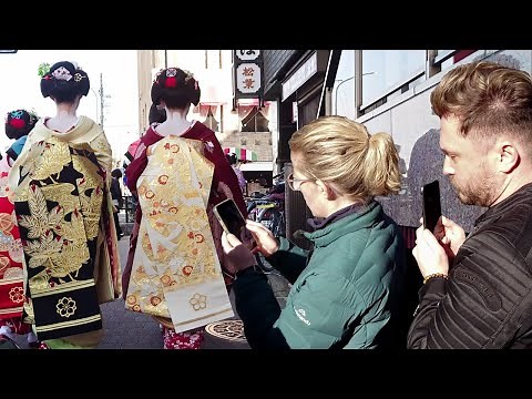 A Stroll Through Minamiza & Miyagawacho’s Geisha District in Kyoto | 京都、宮川町～南座を歩く美人舞妓さんと外国人観光客、海外の反応