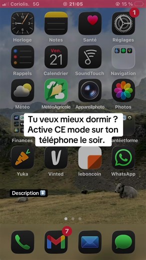 C’est gratuit, ça prend 10 secondes, et ça améliore ton sommeil dès ce soir. La lumière bleue le soir bloque la mélatonine, dérègle ton rythme circadien, et diminue la qualité de ton sommeil. Le filtre rouge = zéro lumière bleue → ton cerveau comprend enfin que c’est la nuit. Voici comment l’activer : 📱 iPhone \t1.\tRéglages \t2.\tAccessibilité \t3.\tAffichage & taille du texte \t4.\tFiltres de couleur \t5.\tActive → choisis Teinte \t6.\tMets la teinte rouge et l’intensité au maximum Astuce : ➡