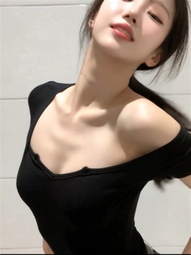 Stunning Black Strapless Dress for Effortless Style