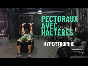 Exercices pour les pectoraux avec haltères