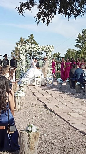 In love🤍 #weddingtiktok #weddingday #weddingdress #vestidodenovia #boda #trajedenovio #nuestraboda #outdoorceremony #ranchwedding #inlove #weddingtok #2023bride