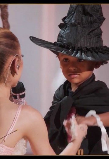 An adorable duo 💕 Discover the secrets from the Wicked: One Wonderful Night special on Episode 3 of Wicked: The Official Podcast! Available to stream now #wickedforgood