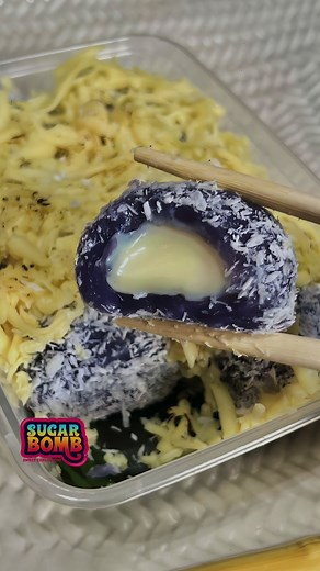 Holiday Milk Bomb #trendingfood #foodtiktok #christmasfoods #streetfood #milkbomb #putobumbong #foodvlogger #cravings