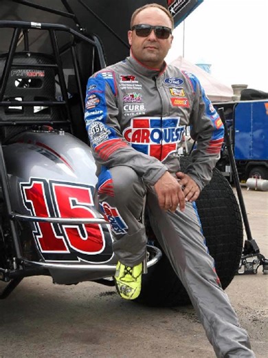 What: “30 Days of Donny Countdown” When: Day 25, Year of 2021 Huge highlight: Donny gets his 300th career @worldofoutlawsracing Sprint car feature win at the Dubuque Fairgrounds Speedway on June 18, 2021, and celebrates with his father, Danny, and his mother, Diane. Other highlights: 3 wins, 46 top 5’s in 75 races, 4th in World of Outlaws final point standings, got his 1st ever start in the @nascar #Camping World Truck Series (at Knoxville Raceway). #NASCAR #worldofoutlaws #racing #winning #dirt