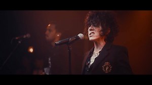 Publicado el 5 de junio/2017 LP - "Strange "🎶 🎶 🎶 @iamlpofficial @energy_tv #videooficial #strange #lp #music #clubfanslpmadrid ⚡ ➡️ https://youtu.be/AYHB0Z4mEd0 | Club Fans LP - Spain