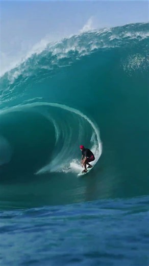 Eli Olson BIG TEAHUPO'O CAVE
