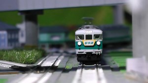 【まもなく新快速50年イベント終了】 特集展示新快速５０年に合わせて、鉄道ジオラマでは新快速を中心とした演出で運転しています。 でも２代目新快速ブルーライナーは展示してあるだけで走行はしていません。今回は、ジオラマ担当者に頼んで特別に走らせました♪ 新快速50年イベントはこちら http://www.kyotorailwaymuseum.jp/pdf/shinkaisoku_50th.pdf | 京都鉄道博物館