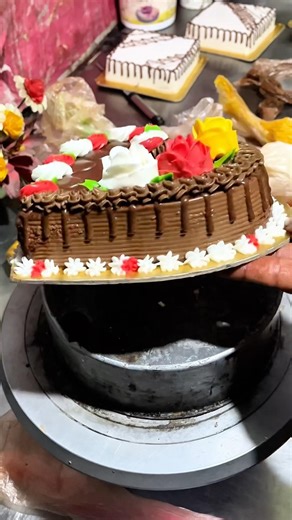 Chocolate cake 🧁 decoration #cake #belal #cakebelal #bagerhatcake #cakedesign #Mbelal
