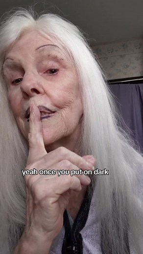 🖤 makeup time, outlining my lips with black lipstick