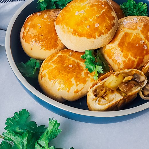 Easy Vegetarian Bierocks Recipe - Uses canned biscuits! - Southern & Modern