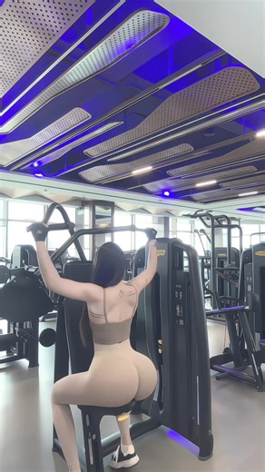Why Your Body Isn’t Changing (And How to Fix It).Most women don’t see results because they train “light” for too long. If your body isn’t changing, it’s not your genetics—it’s your stimulus. Here’s what actually works: ✔ Progressively increase weight — your body adapts fast ✔ Slow down your reps — control builds better shape ✔ Rest properly — muscles grow when you recover ✔ Train each muscle 2x/week — frequency matters ✔ Stop fearing soreness — it’s part of growth Real transformation comes from 