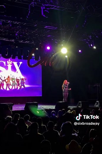 Kelsie Watts Sings Heart of Stone Live at BroadwayCon