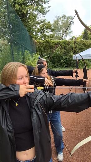Unter unseren Pavillons vergisst man den Regen beim Bogenschießen  #team #spaß #teambuilding #teamtraining #teamworkmakesthedreamwork #wetter #regen #bogenschießen #arrow | Thomas Lowke | Facebook