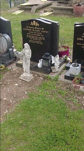 Visiting Blakey's Final Stop: On the Buses Star Stephen Lewis' Resting Place Short