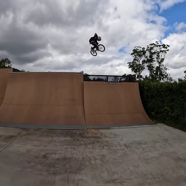 Clean and uninterrupted BMX clip