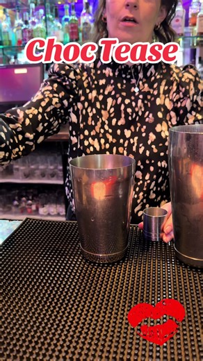Choc Tease 🍫 35ml jimbeam Cherry 35ml chocolate cream liqueur 17.5ml cherry sourz scooshy cream Garnish with chocolate powder and a cherry #trending #foryoupage #scotland #valentines #tiktok