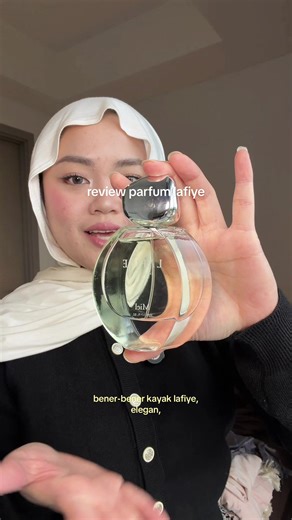 NOTES PARFUMNYA: 1. Miel top notes: orange, mimosa, passionfruit, peach, melon. middle: jasmine, ylang ylang, violet, tiare flower. base: vetiver, sandalwood, tonka bean, musk 2. Pome top: prickly pear, cactus flower. Middle: sambac, jasmine, immortelle. Base: desert flower, amber, musk. 3. Loom top: wild berries, apricot, apple blossom, lychee, pink dragon. Middle: jasmine, hibicus, ocean air, cherry blossom, orchid, heliotrope. Base: vanilla, marshmellow, musk, vanilla bean 4. Rowe top: bergam