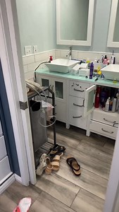 Cleaning and mildly decluttering my bathroom #cleantok #bathroomclean #bathroomreset | Joey Foo