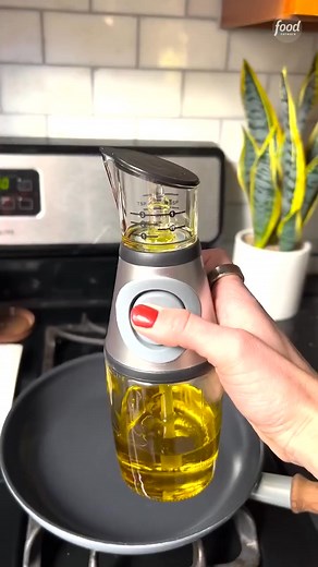 This oil and vinegar dispenser makes measuring a total breeze 👏 🍶 500ml Smart Oil Dispenser 🛍️ Rs 475 Only – Free Delivery in Mauritius! | Made By Moris