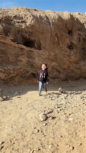 ‎یاسمین‎ on Instagram‎: "دوستان عزیز، قبلاً هم اپلیکیشن خراسان تلکام را معرفی کرده بودیم، امروز می‌خوایم دوباره با امکانات جدید، سیستم‌های پیشرفته‌تر به معرفی بگیریمش. چون این اپلیکیشن در چند ماه گذشته واقعاً یکی از کامل‌ترین سیستم‌های خدمات مالی و دیجیتال برای مردم افغانستان ومهاجرین است. اول از همه: سیستم حواله‌ی خراسان تلکام کاملاً ارتقا یافته. حالا شما تنها با چند کلیک ساده می‌تونین از ایران، ترکیه و کشورهای اروپایی، حواله مستقیم، سریع و بدون دردسر به ۳۴ ولایت و تمام ولسوالی‌های افغانستان بف