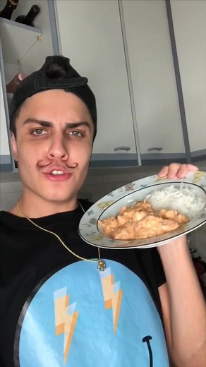 Receita Deliciosa de Strogonoff de Nuggets