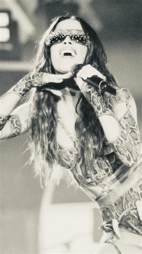 Anitta Magazine on Instagram: "Anitta canta “Show Das Poderosas” no Global Citizen."