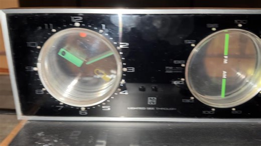 How Extraordinary is this very rare vintage NATIONAL PANASONIC tabletop clock radio! Has just been serviced in Launceston and is ready for someone’s collection.. Early morning video so we could catch the lights ;-) Priced at $395. #the_junkststore #design #midmod #retrolife #newthingsdaily #inst #vintage #VintageVibes #vintagefinds #vintageelectronics #nationalpanasonic #panasonic #national #radio #radioshow #radiostation #collection #collector #newcollection #clock #clocks #clockradio #retro #R