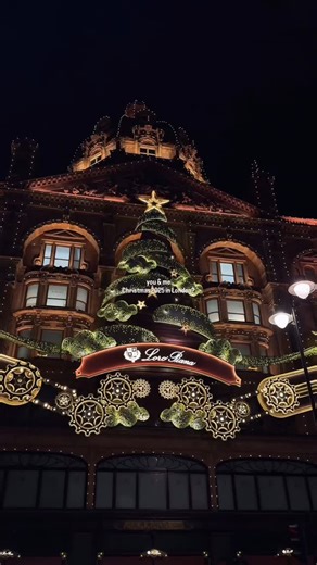 London food, places & lifestyle on Instagram: "Send this to the person you want to go on a Christmas trip to London with 💌 Don’t forget to follow @digitaldiarylondon for more Christmas decor and Christmasy vibes in London 🥰 Here’s are some of the best Christmas lights, decorations and experiences in London ✨ SAVE for later ✨ 🎄 Oxford Street @oxfordstreetw1 🎄 Covent Garden @coventgardenldn 🎄Bond street @bondstreet 🎄 Carnaby Street @thisissoho 🎄Regent Street @regentstreetw1 🎄Annabel’s Mayf