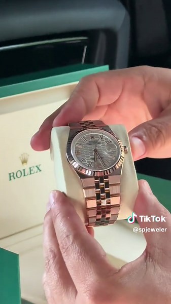 Unboxing the 18k Rose Gold Rolex with Honeycomb Motif