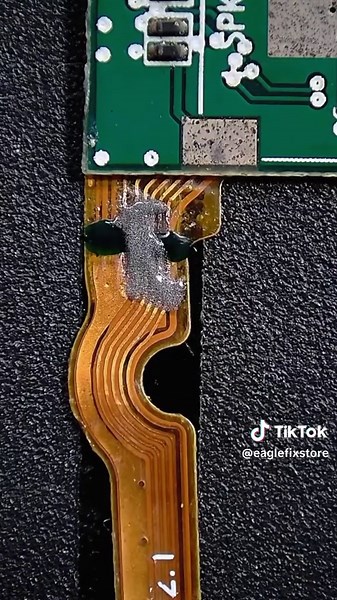 cuando amas lo que haces no trabajas ni un día de tu vida !!! #microsoldadura #pistas #reconstruction #trabajo #professional #profesionalismo #etica #tecnicos