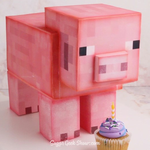 ✖ NEW ✖ SO many of you Sugar Geeks have asked me to do a Minecraft cake, and it's finally here! ⭐ ⁠ ⁠ I'm obsessed with this cute little piggy and had so much fun making him! 🐷 Let me tell you, though, geometric cakes are no joke! ⁠ ⁠ All those sharp edges and exact measurements can be tricky, so I'm here to walk you through it. In this tutorial we'll go over: ⁠ 🐽 Making super sharp edges 🐽 Using templates 🐽 Creating a strong cake structure 🐽 Using edible images for decorating 🐽 Paneling s