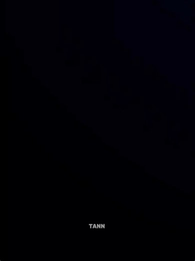 kronologi 👇 Pada Senin pagi (9 Februari 2026), sebuah **komplotan perampok bersenjata melakukan serangan dramatis terhadap kendaraan pengangkut uang tunai di jalan tol State Road 613 (SS613) yang menghubungkan kota Brindisi dan Lecce di wilayah selatan Italia. Aksi ini berlangsung bak adegan film aksi dan memicu kekacauan di jalan utama tersebut. Sekitar pukul 08.00 pagi waktu setempat, sekelompok 6–10 pelaku bersenjata lengkap dengan senapan serbu Kalashnikov dan shotgun menyerbu kendaraan pen