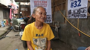 Samahan niyo po kaming bisitahin si Nanay Virgina Navarro na mag-isang binubuhay ang 8 anak sa pagtitinda ng iba't-ibang ihaw-ihaw sa kanilang lugar. Naghandog din tayo ng regalong grocery items at bigas na makakatulong sa araw-araw na pamumuhay ng buong pamilya. Sa ating pagbisita, naghandog tayo ng mga grocery items at bigas para sa pagkain ng buong pamilya. ⚫️ 32 BARKADAHAN PARTYLIST #BarkadahanPartylist #Barkadahan32 #KabarkadaMo . . . . . . [DISCLAIMER: This activity has been coordinated wi