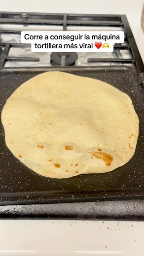 Tortillas were once used as spoons and plates in ancient times! 🍽️ Make your edible tableware with our authentic tortilla press. 😋 #howtomaketortillas #makingtortillas #mexicangrandma #tortillalover #PerfectTortillas | Presa Pan