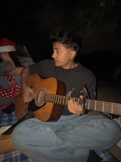 Learn Guitar with Maya Garnu La Acoustic Cover