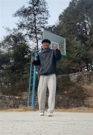 How to Do the Duck Vibes Dance Trend