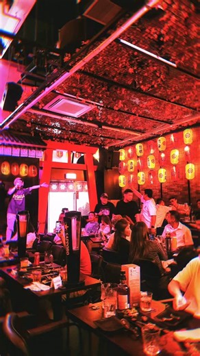 Banzai Izakaya • Livehouse on Instagram: "Good vibes all night long 🪩 Highballs, drafts, late-night pours 🥃🍺 Live band every night 🎶 Japanese izakaya for drinks & music 🇯🇵 📍 BANZAI Izakaya 📮 S339511 🕰 Mon–Sat | 11:45AM–1AM"