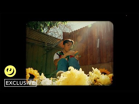 8rae - "loves me (not)" [Visualizer] (Directed by @iananthonywho)