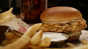 Chili's Big Crispy Chicken Sandwich TV Spot, 'Nowhere to Hide'