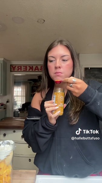 Making a Bee Pollen Smoothie to Grow the Girls 🍒🐝🍯