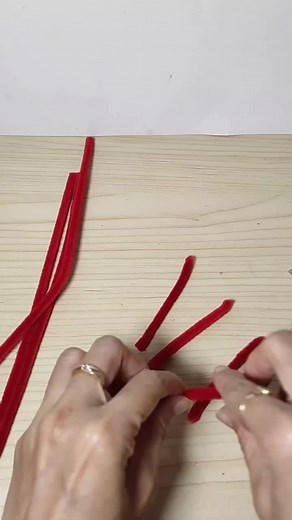 DIY Strawberry Pipe Cleaner Craft Tutorial