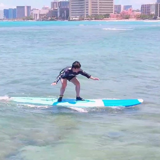 4 Beginners VS Hawaii’s Waves: Their Very First Surf Lesson!