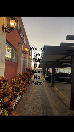 Pouco Se Fala Da Mão No Peito: O Significado Por Trás do Conteúdo Viral