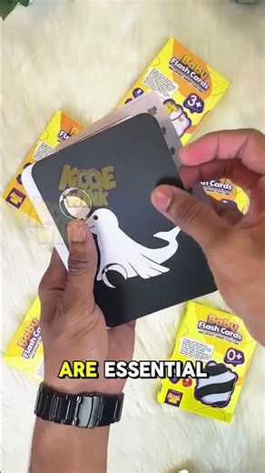 Black & white flash cards that boost baby vision and early brain power! #kiddiewink #newbornbaby