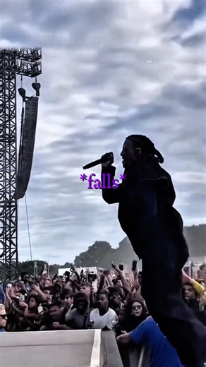Rappers Falling Off The Stage 😨 (Playboi Carti, Travis Scott, Blueface)