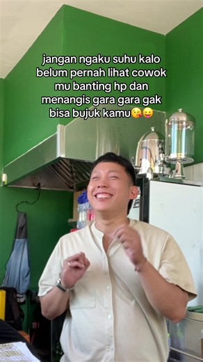 Jangan Ngaku Suhu: Cowok Banting HP dan Menangis Karena Gak Bisa Bujuk Kamu